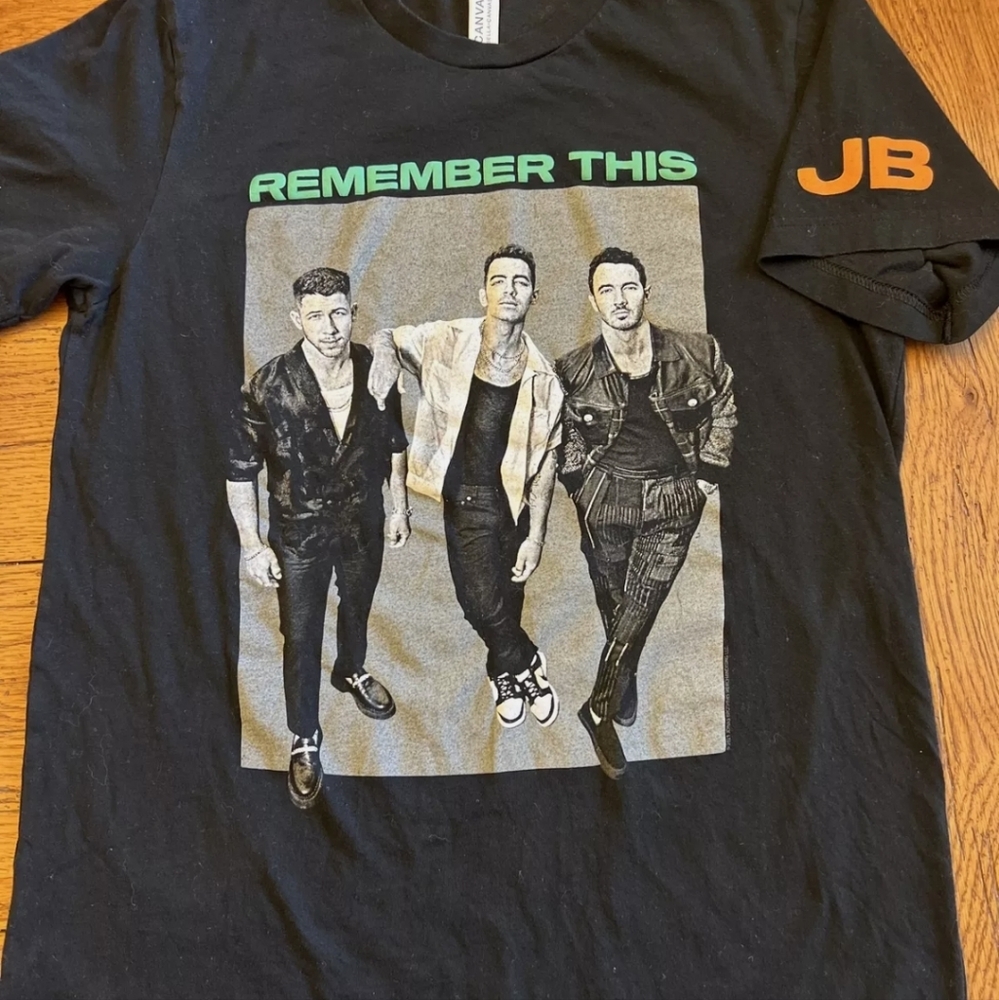 Remember this tour Jonas Bros shirt